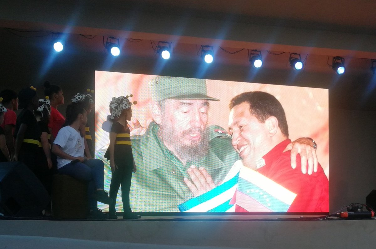 Evoca #Cuba al Comandante #HugoChavez en <a href="/centrofidel/">Centro Fidel Castro Ruz</a> #ChavezVive #FidelVive #CDRCuba