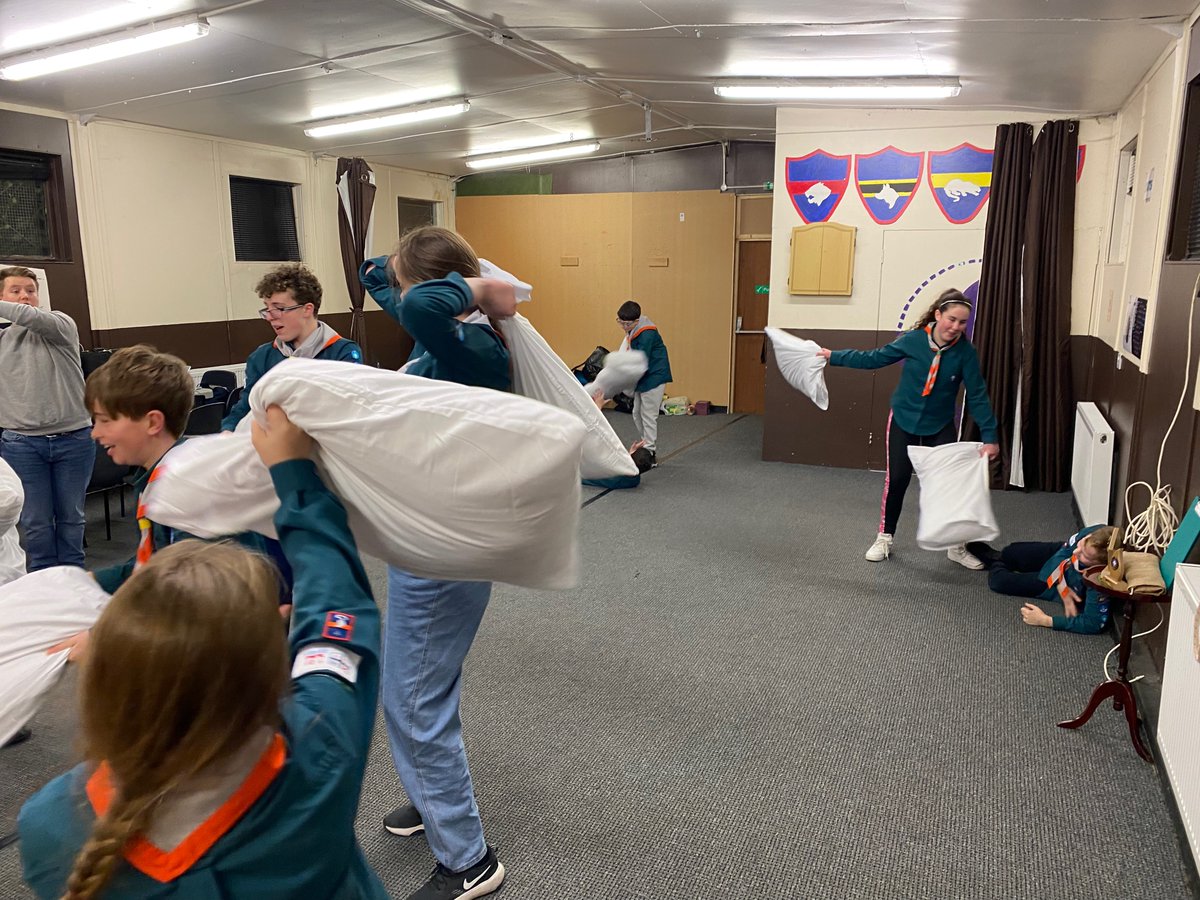 HuytonScouts's tweet photo. Thank you Knowsley Police for visiting us this evening to deliver presentations. Well done to Panther Patrol for being awarded 'Patrol of the Month' and well done to our 'Scout of the Month'. More acting skills with Ben towards the Entertainer activity badge #SkillsForLife https://t.co/FCQyINepsq