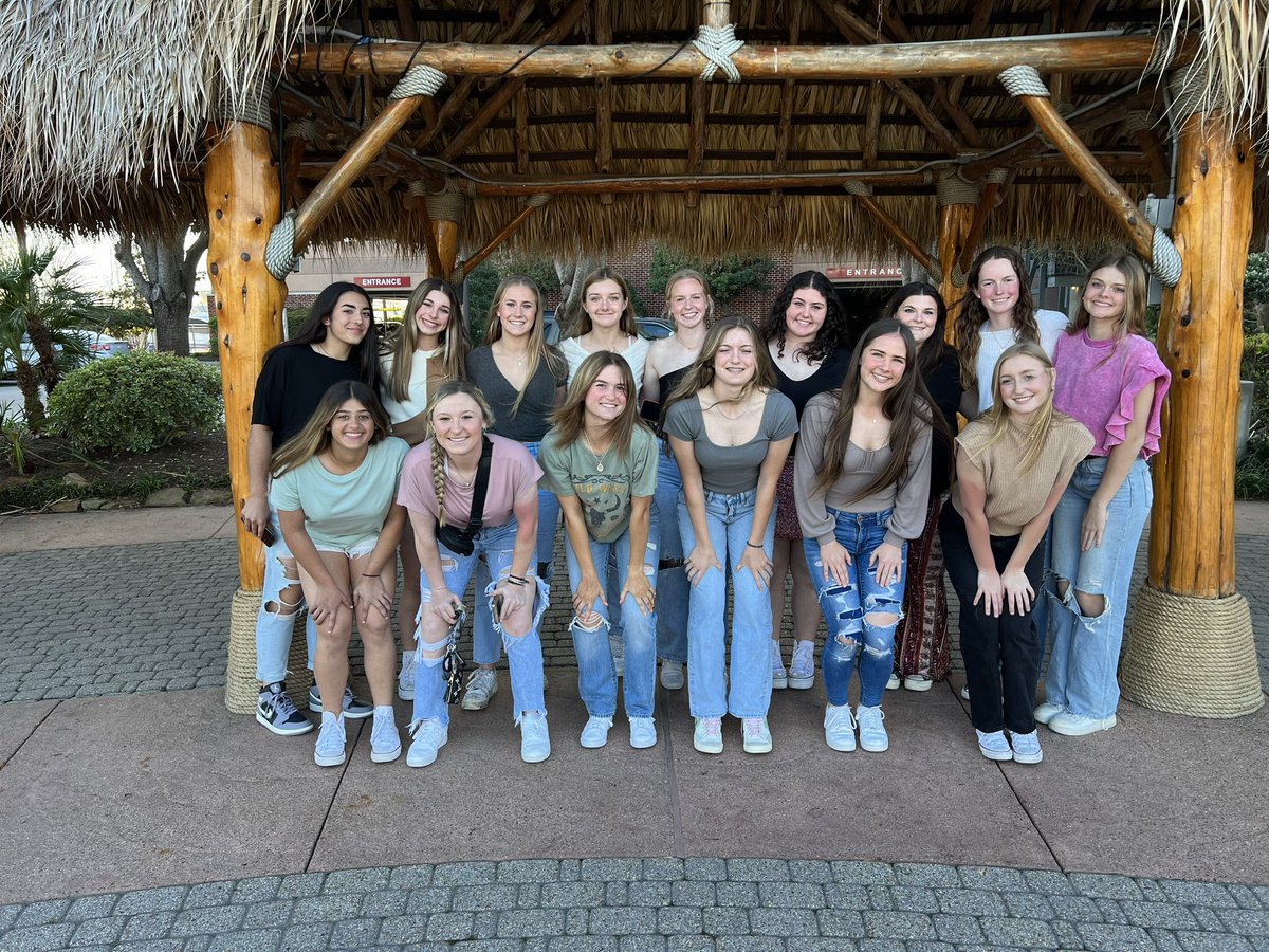 SoftballLovejoy's tweet photo. Great Day 2 in Houston! 
TEAM is everything, we love making memories together! #Familia #223 https://t.co/kTm5MraMVX