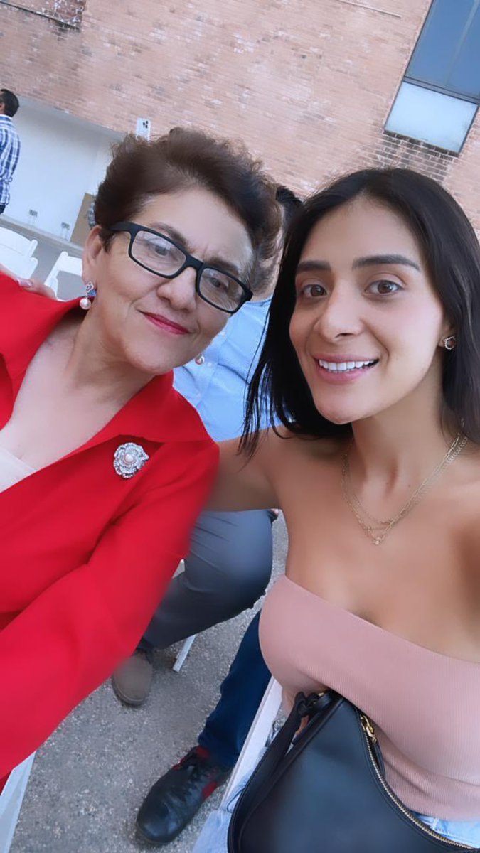 Un gusto coincidir con mi amiga y colega @susanaradio, el pasado mes de  julio fue víctima de un atentado por intereses de la mafia inmobiliaria en  Jalisco. Hoy me da gusto que