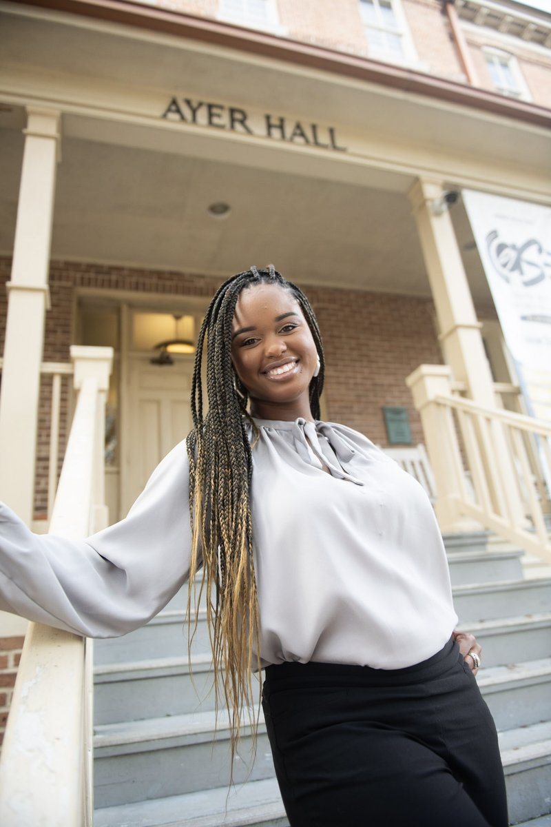 JacksonStateU's tweet photo. #JSUStudents: Political Science student Maisie Brown becomes the first JSU student to be named a finalist in the highly competitive Truman Scholarship Competition. She joins 199 other finalists out of 705 applicants from 275 institutions.

📰 | https://t.co/p7Jm2xhVR3
#RYSJACKSON https://t.co/65p8f1Tha9