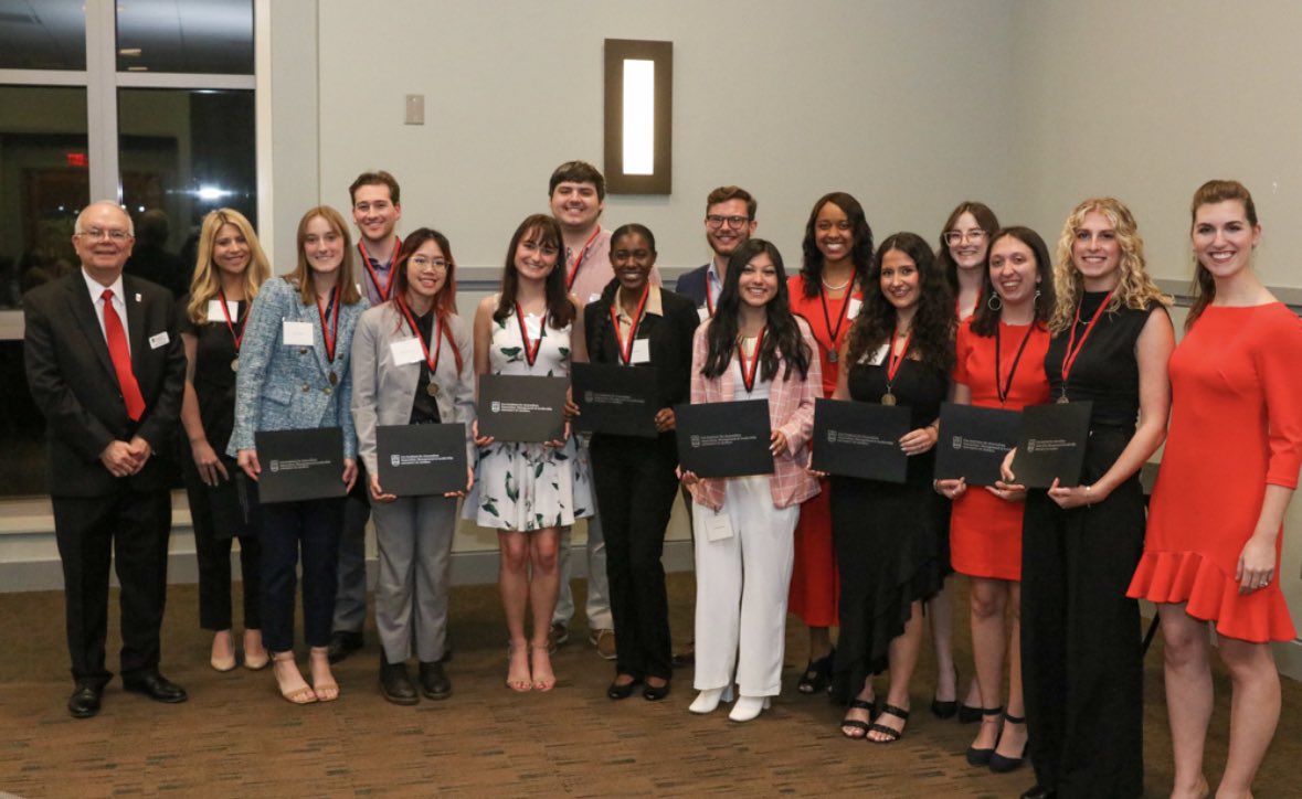 ABalsavias's tweet photo. Honored to have been nominated as a @coxinstituteuga Levin Leader this semester. Thank you to @KeithLHerndon and @cfnorsworthy for giving me new perspectives on leadership. @UGAGrady https://t.co/2ycJzVpVlC