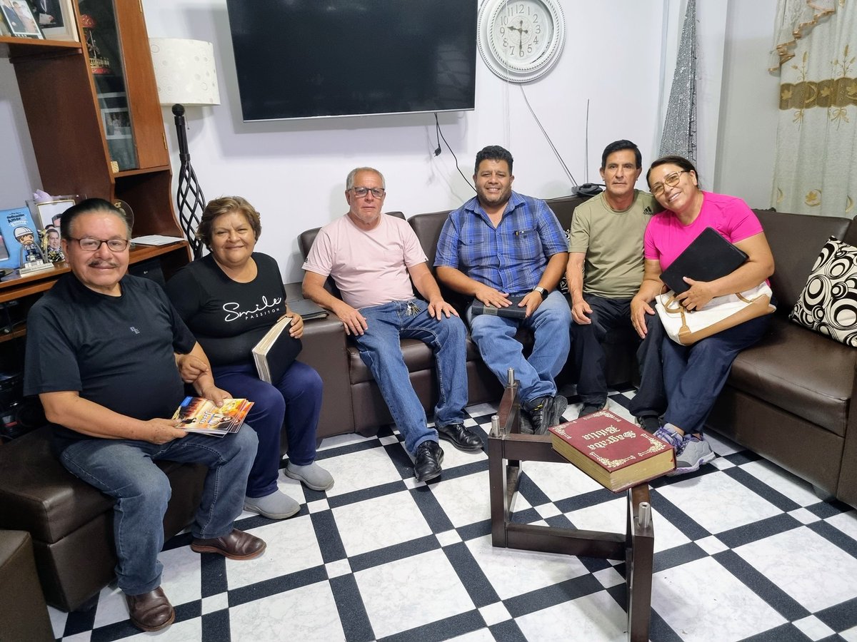 edsonvguerrerol's tweet photo. En el marco de los #10DíasDeOración se vienen desarrollando poderosas noches de Evangelismo Reencuentro y Estudios Bíblicos en cada Grupo Pequeño del #DMLaMerced. Dios obrará grandes milagros de retorno a Cristo este sábado. https://t.co/YOmCikSuLv
