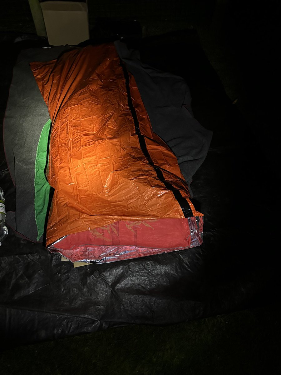 ChrisAltus's tweet image. Sitrep. It’s bloody cold. Time for ‘bed’ @JDAltus @MEvansAltus #bigbathsleepout