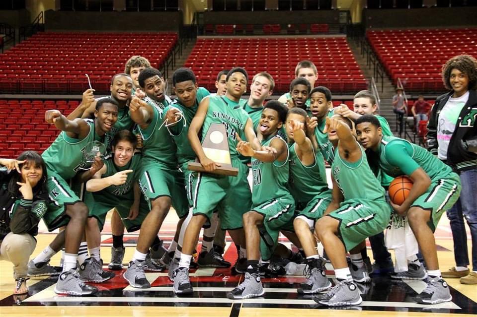 Flashback to high school days and the 2014 Statebound Wildcats  @Dre24Jackson <a href="/Ty_Charles44/">“Ty Charles”</a> #statebound #AllHandsIn <a href="/BasketballatKHS/">Kennedale Basketball</a>