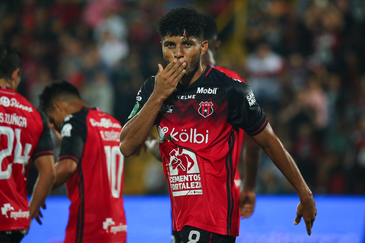 Alajuelense (@ldacr) on Twitter photo 🫶🏻 (No es un tweet repetido, es otra celebración de gol de <a href="/Johan_VenegasCR/">Johan Venegas Ulloa</a> ).
⚽️ 11/11 🔥 🫶🏻 (No es un tweet repetido, es otra celebración de gol de <a href="/Johan_VenegasCR/">Johan Venegas Ulloa</a> ).
⚽️ 11/11 🔥