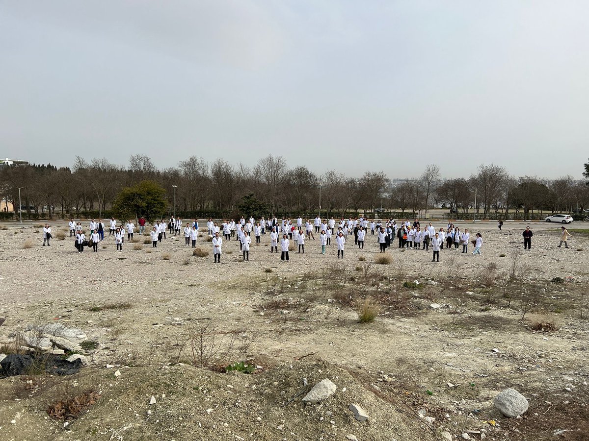 Biz de 2019da Cerrahpaşa Veteriner Fakültesini "şimdilik" kapadık sanmıştık ama hala açamadık...
#iucvetkapatiliyor 
<a href="/iucvfogrenci/">İÜC VetFak Öğrencileri</a>