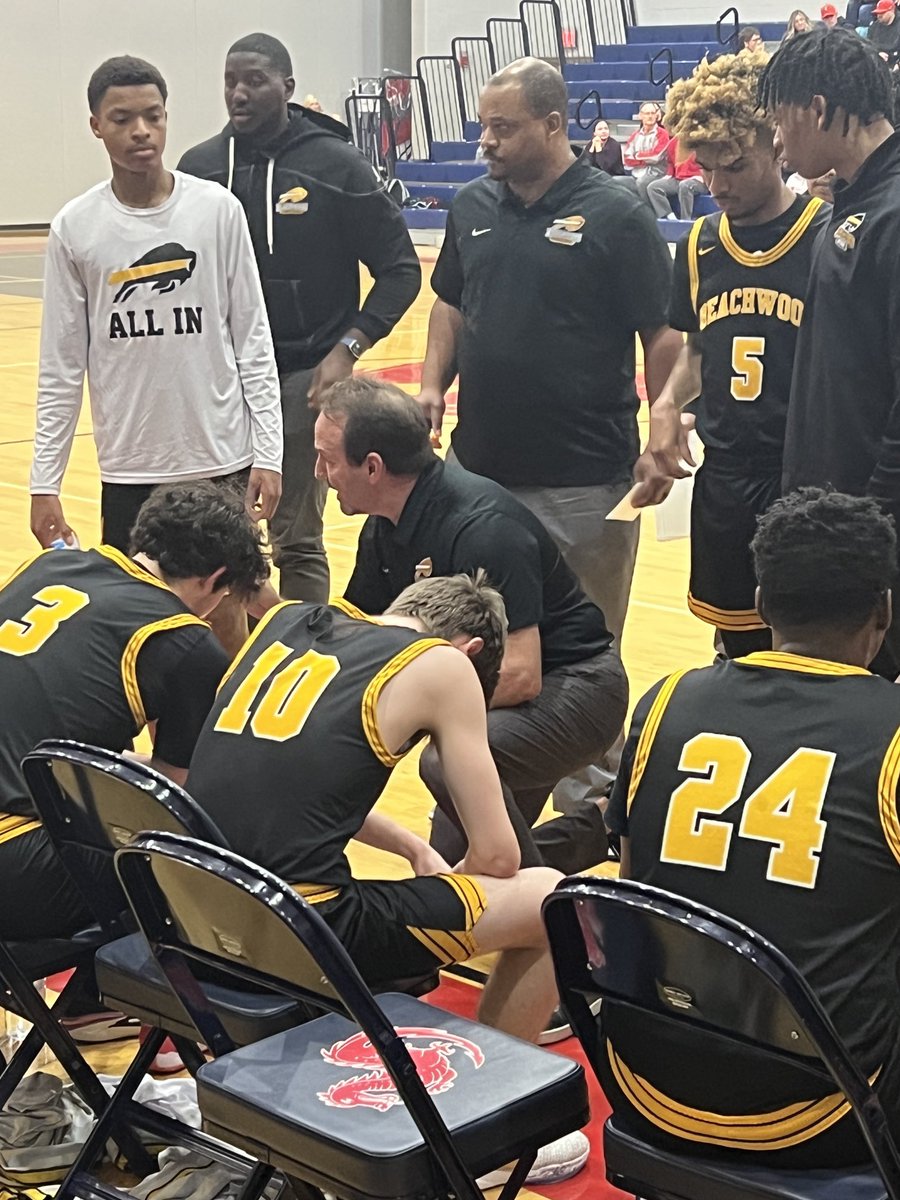 BeachwoodTech's tweet photo. Bison boys’ basketball leading the Perry Pirates 11-8 at the end of the 1st quarter in District Finals!  ⁦@BeachwoodBison⁩ ⁦@BisonAthletics⁩ https://t.co/JVs2KSSszr