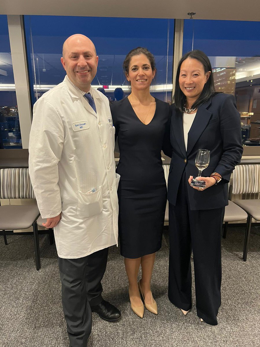 What a wonderful day hosting @MyriamChalabi at @DanaFarber! @DrChoueiri crashed the party in a blue tie for #DressInBlueDay 🤣 @DFarberYoungCRC #ColorectalCancerAwarenessMonth