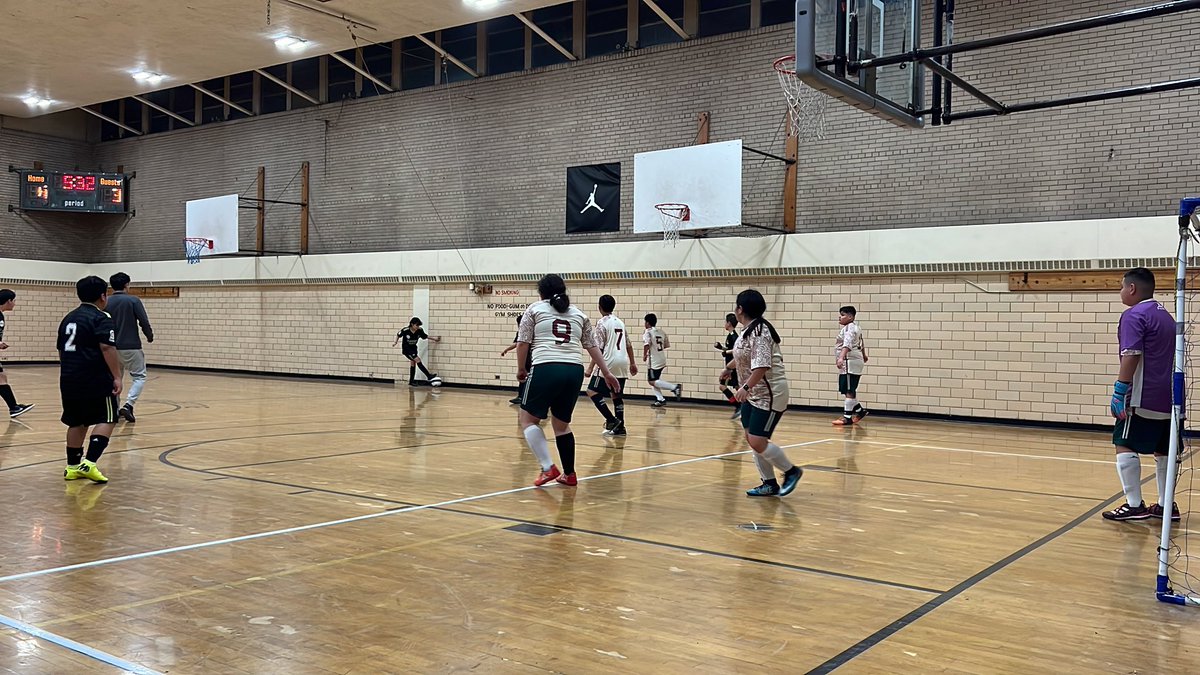 rog905's tweet image. Storm, what storm!? A little Friday night action with the U12 division matchup!