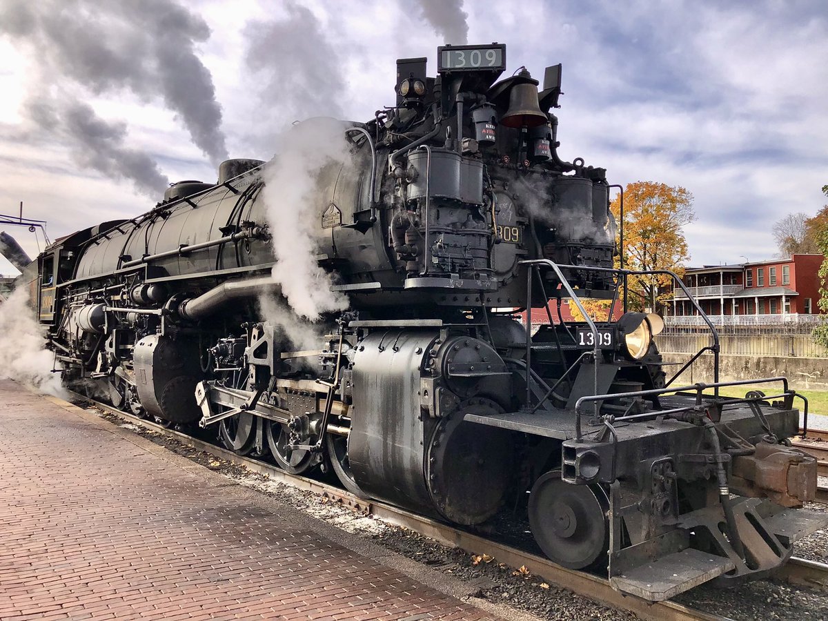 MassArt_Images's tweet photo. @railphotoart #NationalWedgeDay
#WMSR https://t.co/PuPgRinnrA