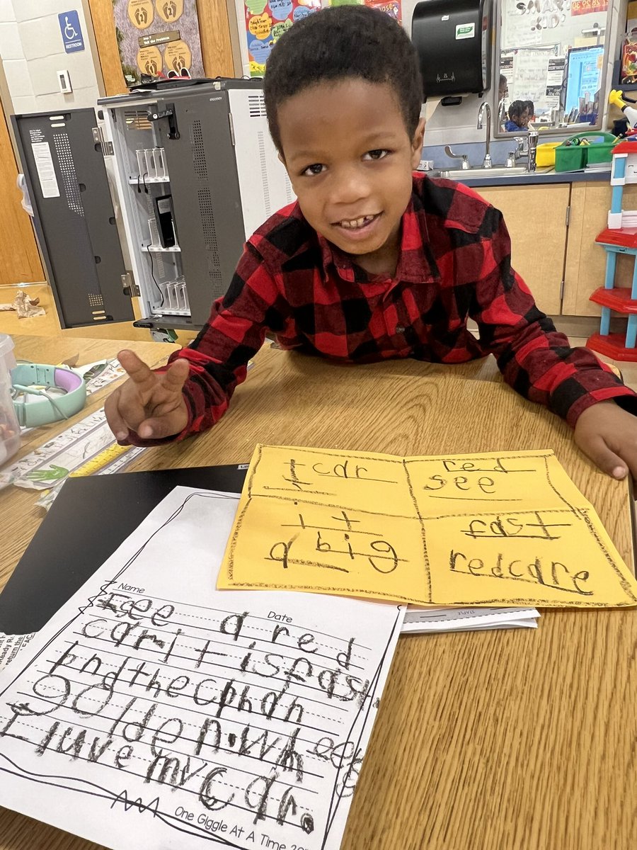 Khyliesmommy's tweet photo. Enjoyed spending time with Mrs. Brownβs kinder friends while they worked on writing sentences on one topic using a four square organizer! #cultivatinggenius #joyandlearning #vikingdiff @crookbailey2013 @KariHess19 @PCSDViking https://t.co/3VmvMISlo9