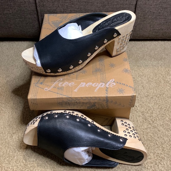 So good I had to share! Check out all the items I'm loving on <a href="/Poshmarkapp/">Poshmark</a> from <a href="/BELLADONNA25/">DONNA M CARBONE</a> #poshmark #fashion #style #shopmycloset #no7 #rebeccaminkoff #freepeople: posh.mk/bz5d9Q2CSxb