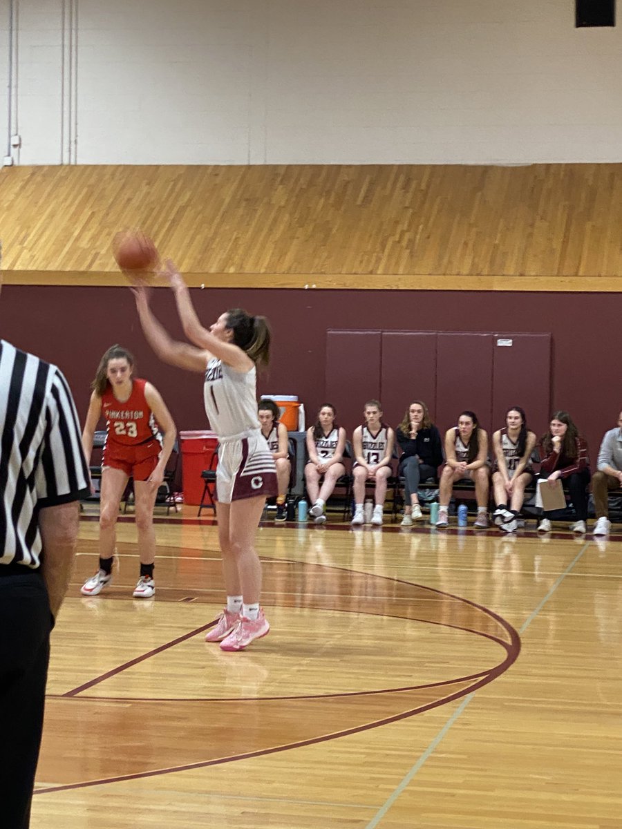GHSSPORTS21's tweet photo. Goffstown junior Maggie Sasso knocks down another crucial 4th quarter free throw as the Grizzlies hold off a spirited Astros comeback bid to earn a 62-53 quarterfinal victory. https://t.co/fyE2NwSTg4
