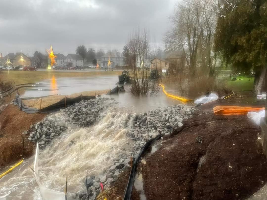 RiverValleyOrg's tweet image. From our organizer in East Palestine: the dam constructed to hold back toxic waste has broken after today’s heavy rain and the area is flooding. 
Safe homes and independent testing NOW.