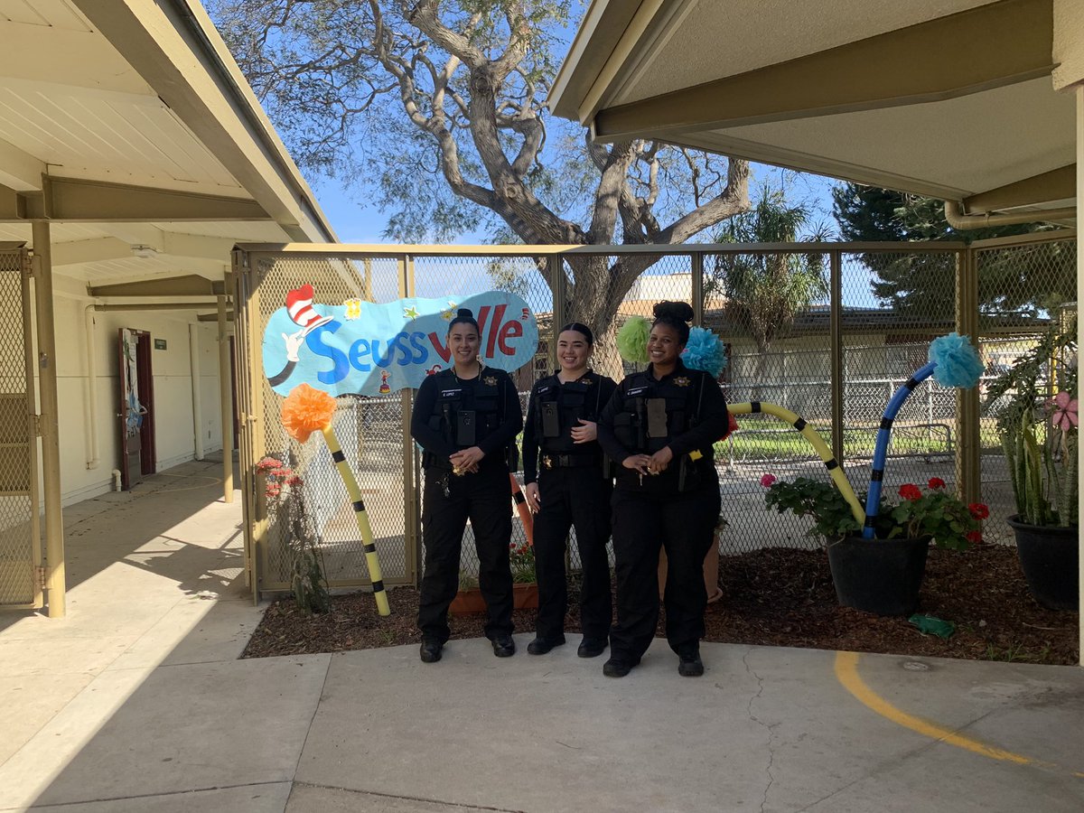 Read Across America! 📚Thank you to our special guest readers who took the time to come out and read to our Sharks 🦈 <a href="/VENTURASHERIFF/">Ventura County Sheriff</a> <a href="/VtaCoProbation/">Ventura County Probation Agency</a> <a href="/OxnardFire/">Oxnard Fire Dept.</a> <a href="/OxnardPolice/">Oxnard Police Dept.</a> <a href="/USNavy/">U.S. Navy</a> #SThurman #JCarrillo