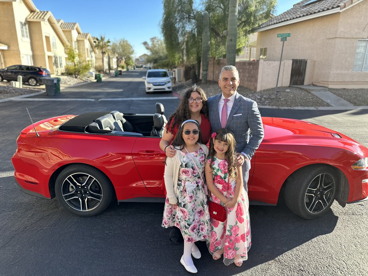 JuanCiscomani's tweet image. #DaddyDaughterDance is a straight up holiday at our house. Last year we rolled in a limo so had to mix it up this year! Picked up the ladies in style. We kick off the evening with a cruise around town playing Girl on Fire 🔥. Off to dinner!