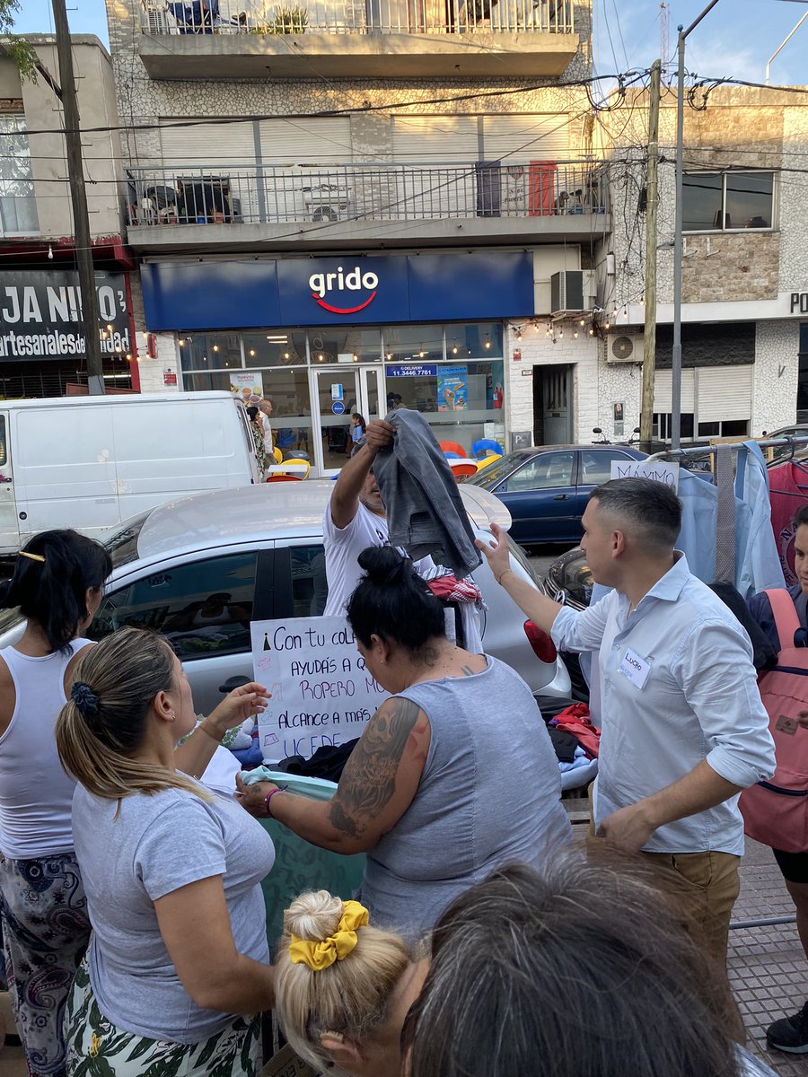 UCEDEsanmartin's tweet photo. ROPERO MÓVIL! UN ÉXITO ✅

Gracias a todos los vecinos del barrio de Billinghurst que nos acompañaron 🥰💙

@jlespert @BontempoHugo https://t.co/YZUptkzv9u
