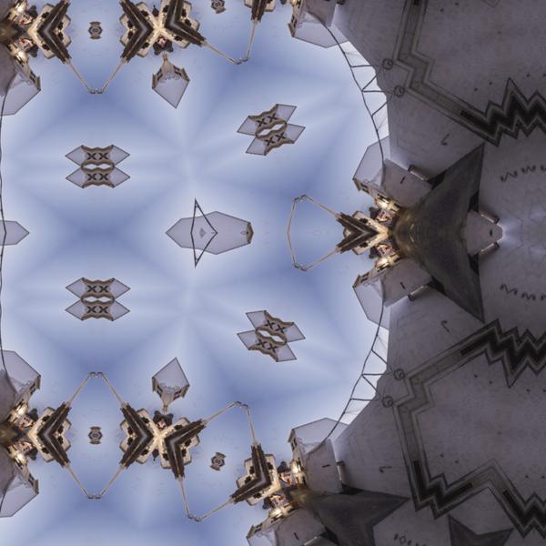 Alice_ch_n3e81's tweet image. #casbah #door #balusters #Quonset hut #movable barrier :o The door of his hut is on the axis of the enclosure—and the door of the enclosure faces exactly the door of the hut.