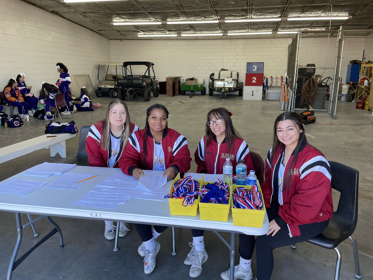 Coach1Martinez's tweet photo. A few pics from a great day of competition at the @EDAztecs_HS &amp; Eastlake Invitational at The SAC! @SarinanaEDHS @SocorroISD @CoachCal_AD https://t.co/kBHf1xguTT