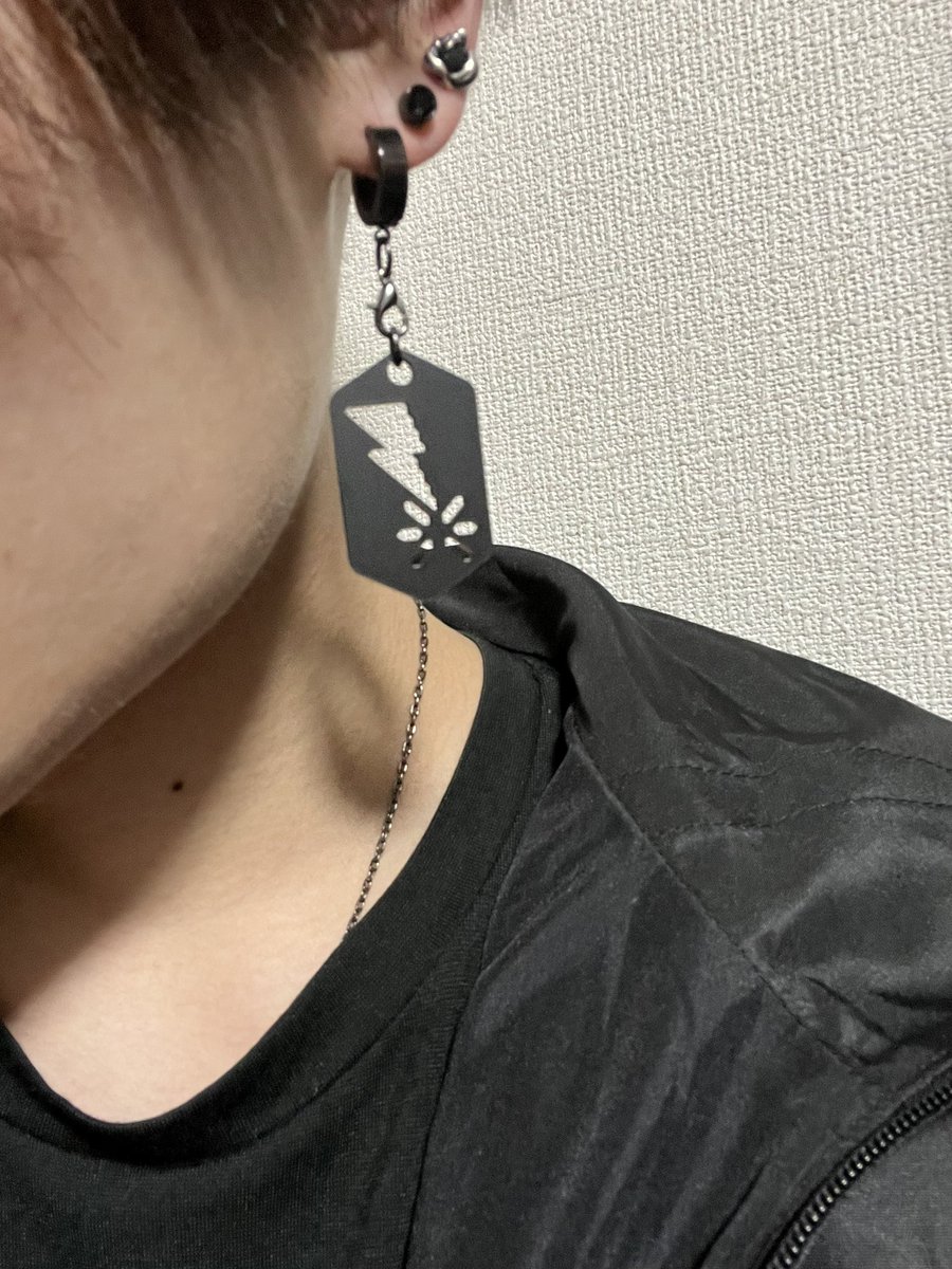 xing_00004's tweet photo. #中央町戦術工芸 さんのチャーム沢山あるから丸カン付けてその日の気分で変えれる様にした #g3p https://t.co/9ztV5nR1X4