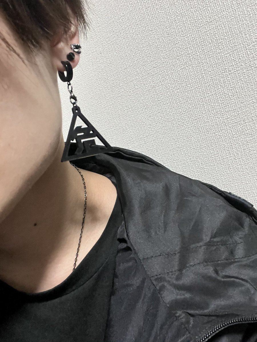 xing_00004's tweet photo. #中央町戦術工芸 さんのチャーム沢山あるから丸カン付けてその日の気分で変えれる様にした #g3p https://t.co/9ztV5nR1X4