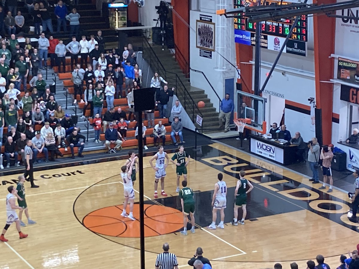 Mitch Temple with a diaper dandy! #Knights lead by 2 with 4.0 seconds left. Timeout Ottoville.