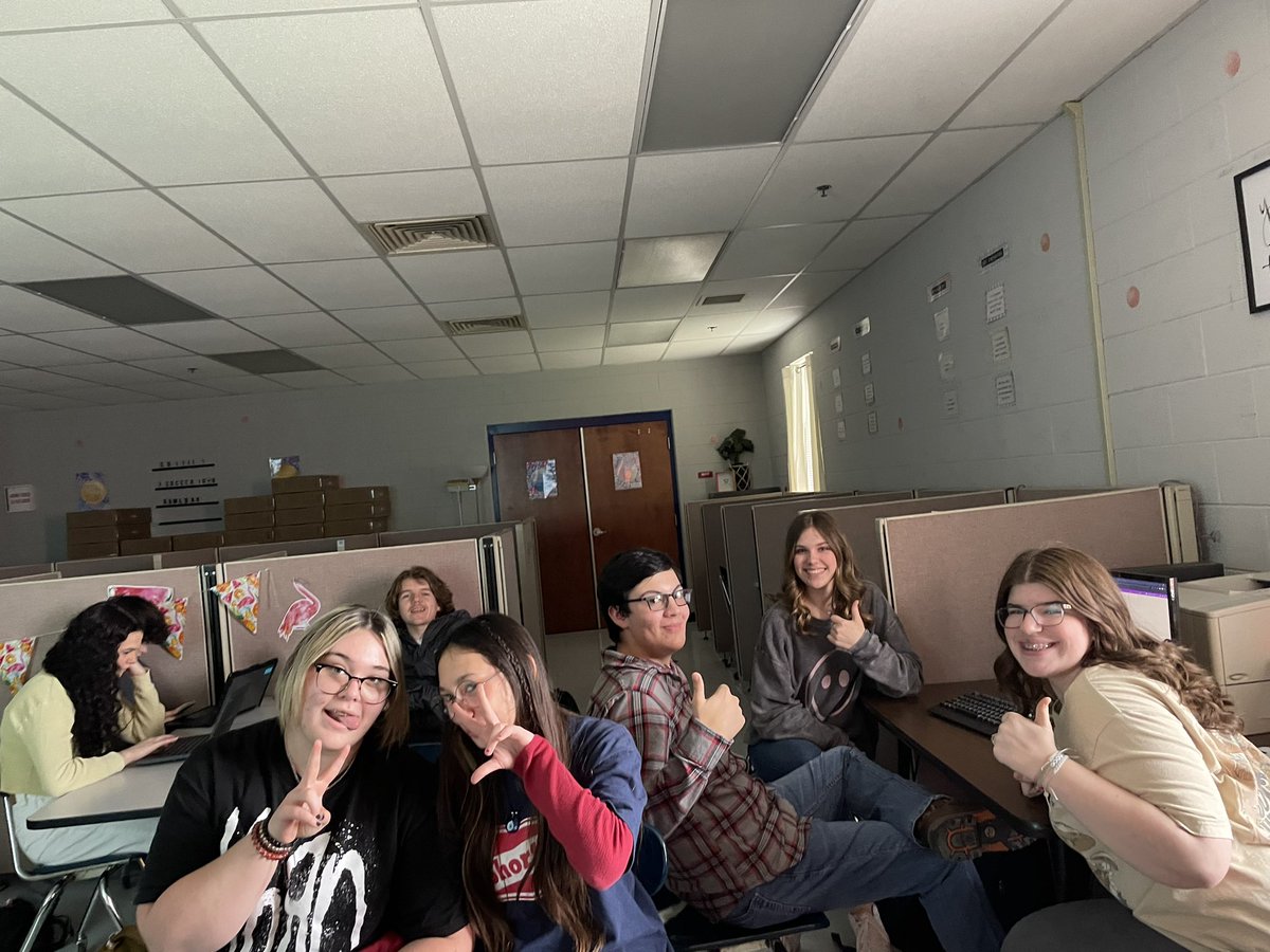 BusinessCWHS's tweet photo. Intro to Business students are currently working on Shark Tank inventions! 🦈
#sharktank #futurebusinessleadersofamerica https://t.co/sfwyHJCD9D