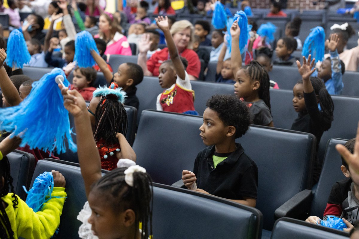 ashfordhughes's tweet photo. This morning's #IReadILead Literacy pep rally @JonesPaideia was truly LIT!! Shout out to @NashvilleSC @mixtape615 @UWNashville for your continued partnership w/@MetroSchools. Reading should always be celebrated. Congrats to our scholars for continuing to make positive progress. https://t.co/JLBrGX1klN