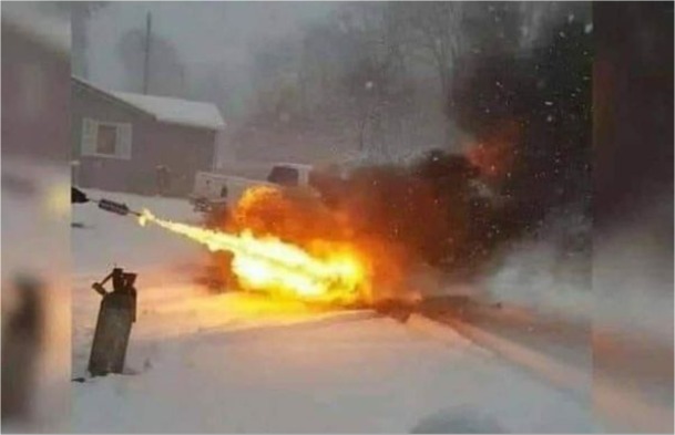 majorgeeks's tweet photo. #SnowRemoval #DoNotTryatHome https://t.co/MV5gXiXvZL