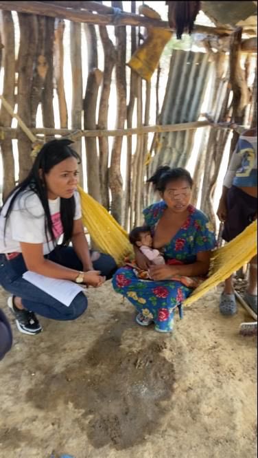 yaneriscc's tweet photo. Después de 3 intentos fallidos de ir y no encontrarla, hoy por fin logramos rescatar a niña de un año  de la etnia Wayuu, El equipo de Defensoría @ICBFColombia la llevó hasta el hospital y ya está recibiendo tratamiento médico. Con la madre y la familia iniciamos atención. https://t.co/NPTuti8CRz