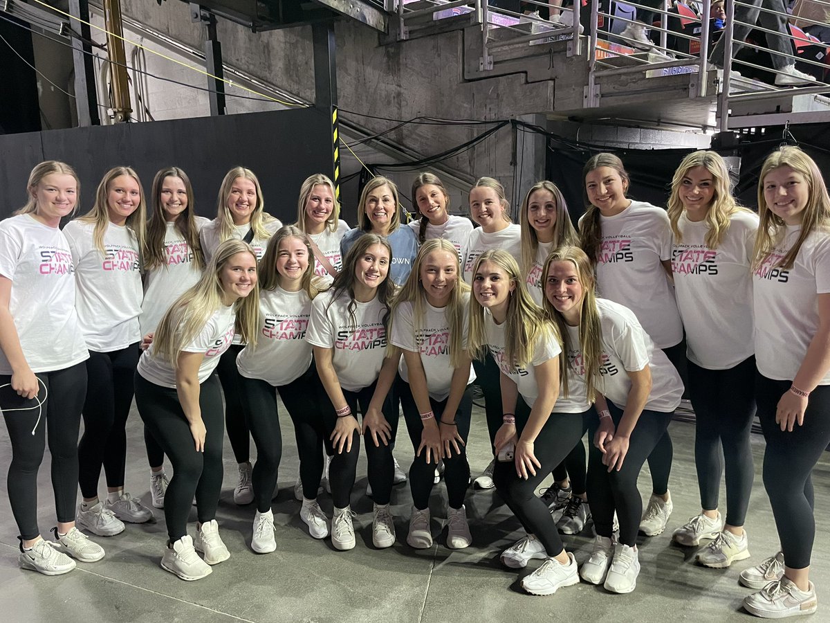 Western Christian Volleyball (@volleyballwc) on Twitter photo One last go around with this group and we added <a href="/IAGovernor/">Gov. Kim Reynolds</a>!
#ParadeOfChampions!! ππππ One last go around with this group and we added <a href="/IAGovernor/">Gov. Kim Reynolds</a>!
#ParadeOfChampions!! ππππ