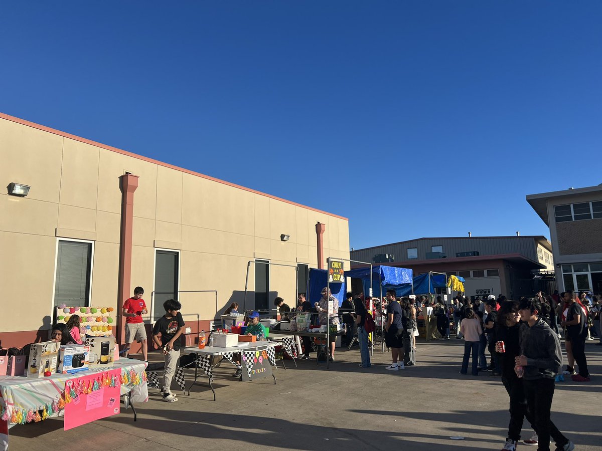 MorenoHISD7's tweet photo. Visited some great carnivals 🎡 this afternoon. #kingsborough_hisd had fantastic performances and #Vestal_HISD put on an awesome 50’s theme‼️#HarlandaleISD many thanks to all the parents, faculty, and students that made it all happen‼️👊👍👏 #moreno4hisd7 #4moreyears🗳️ https://t.co/S1lTh9Lwvd