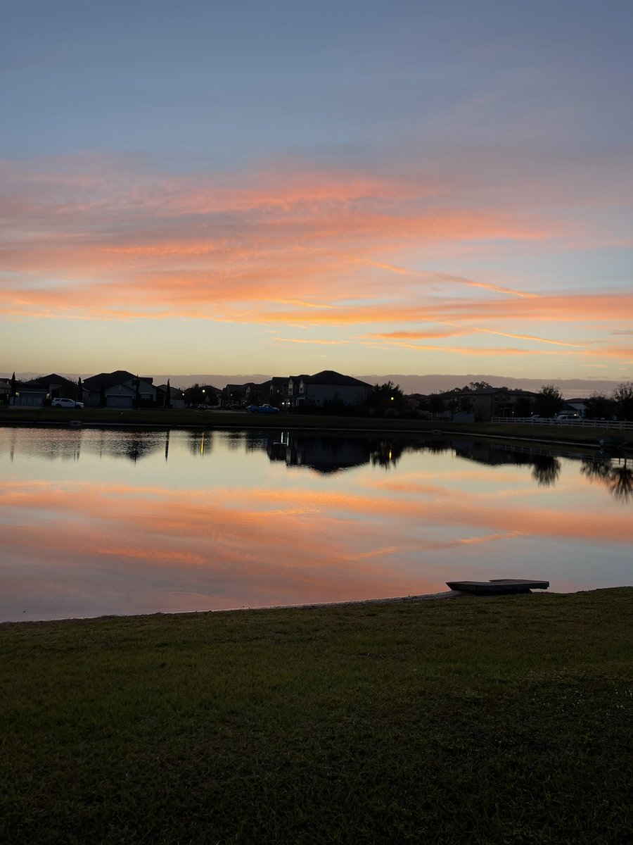 The raising sun
Early morning run

Healing powers
For the the tumultuous mind

#SlamWords  #68thEdition rd 4