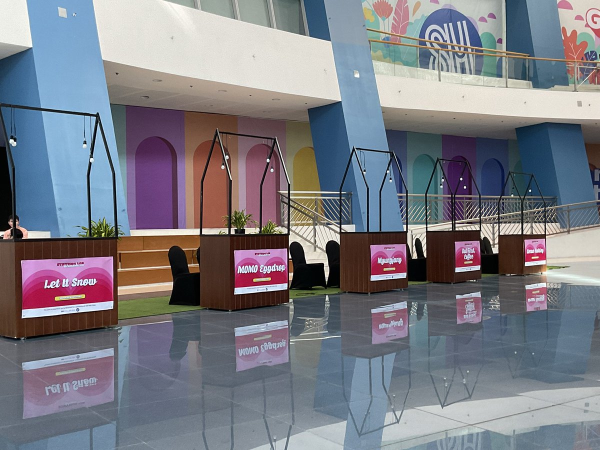 [💗]

Here’s a little sneak peek at the event. We’re getting ready at #STAYtion143atMOA! See you there, STAY! 🥰

#StrayKidsPHL #StrayKids <a href="/TheMallofAsia/">SM Mall of Asia</a>