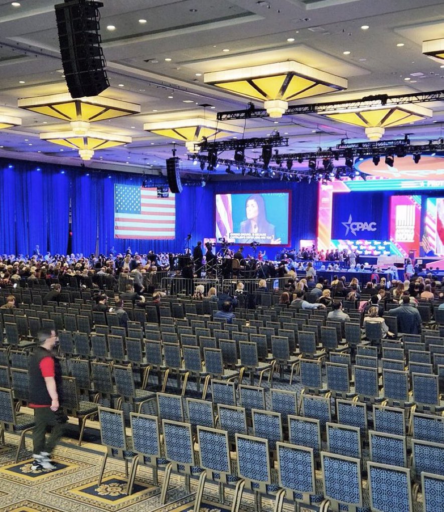 LangmanVince's tweet photo. Is that a Joe Biden rally? 
Nope, that's Nikki Haley speaking at CPAC today 👇🤣🤣🤣🤣 https://t.co/8fIOhrQhJE