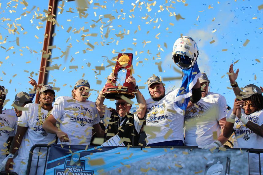 “2torey” French tweet media