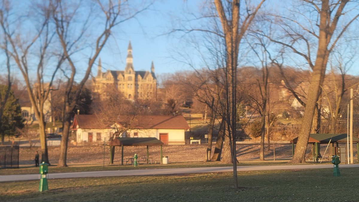 I recently moved to #kcmo and am learning the area. Today I explored Liberty and Parkville, that latter being the perfect town set a #cozymystery in.
