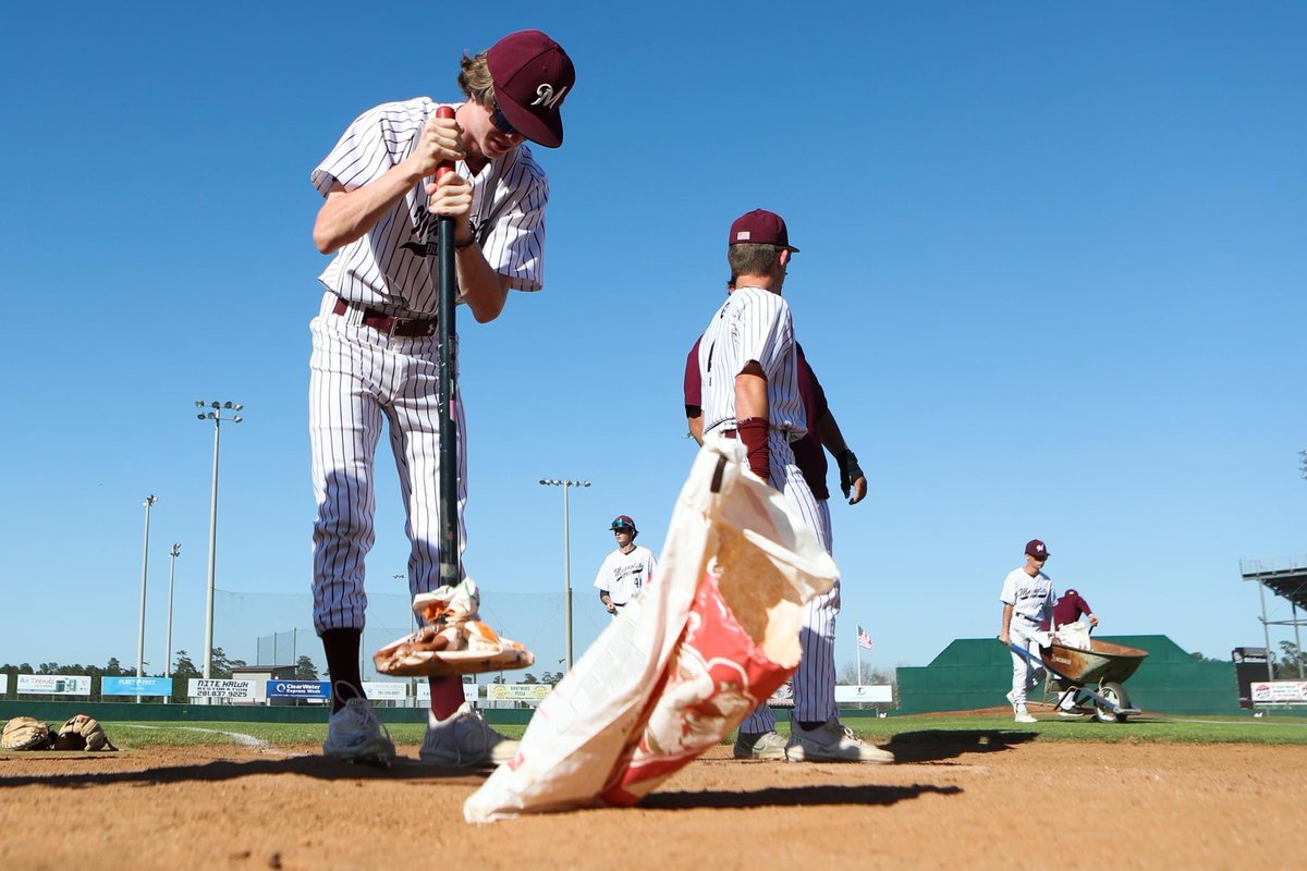 JFoch's tweet photo. @TJPEters13 lifts @MagnoliaBasebal over Lamar with clutch 3-run double, from @TaterConroe. https://t.co/RCY619LgjF https://t.co/F3EZJBBQl4