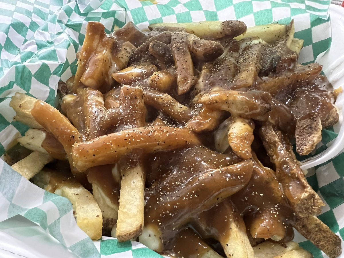 AndrewAutio's tweet photo. Big ol’ poutine from the @McIntyreArena coffee shop - just awesome! #ExtraPepper https://t.co/QqgP3Ugo3m