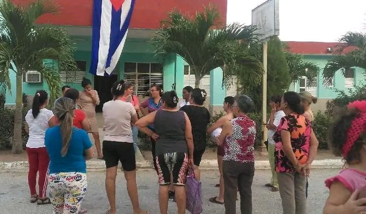 “No hay mejor forma de continuar el legado de la eterna presidenta de la <a href="/FMC_Cuba/">FMC de Cuba</a>  Vilma Espín que siendo útiles en cada barrio” #SanctiSpíritusEnMarcha #MujeresEnRevolución <a href="/TeresaBoue/">@SecGFMC</a> <a href="/DrRobertoMOjeda/">Dr. Roberto Morales Ojeda</a> <a href="/DiazCanelB/">Miguel Díaz-Canel Bermúdez</a> <a href="/MaybelGonzles1/">Maybel Gonzáles</a> <a href="/MEspirituana/">@MariposaEspirituana</a>
