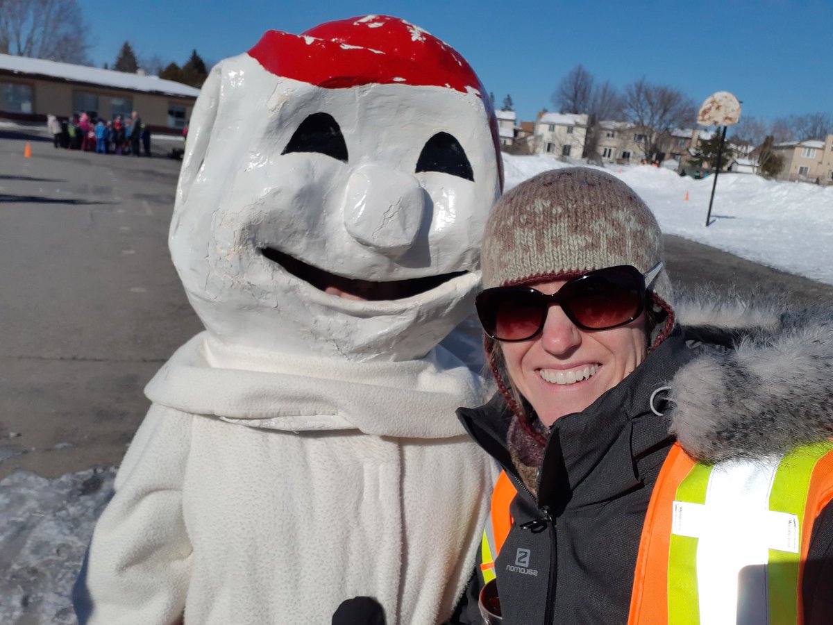 Belle journée au carnaval de #LaurierCarrière! Merci aux élėves de #6eLC pour l'animation des activités ainsi qu'aux enseignants  organisateurs. Mes amis de #1reLC ont eu beaucoup de plaisir!