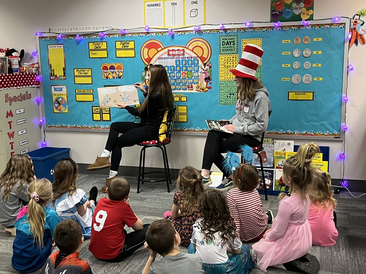 MelissaWynn1's tweet photo. Thanks to the EC Student Council for coming to read to us for #ReadAcrossAmerica.  We enjoyed your stories and chatting with you!  #watchSunmanDearborn https://t.co/UK6Vff1C9l