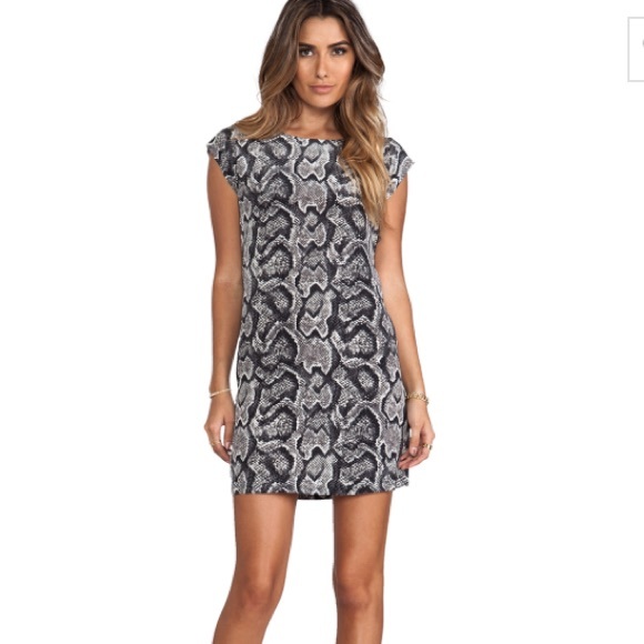 ShopResalem's tweet photo. So good I had to share! Check out all the items I'm loving on @Poshmarkapp #poshmark #fashion #style #shopmycloset #lululemonathletica #joie #omighty: https://t.co/zC8PbCRele https://t.co/23b2104PBa