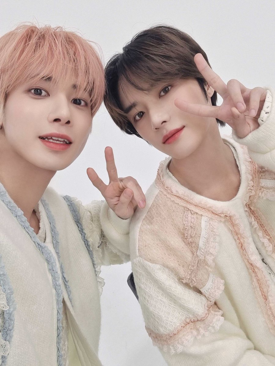 lluvstxt's tweet photo. 🏠 = #4YEARSWITHTXT ♡!
— Como posso explicar? Se nem sequer eu entendo direito o tamanho da minha gratidão, admiração e amor por cada um dos meus preciosos garotos?
A thread ... https://t.co/RdLCrFi2ab