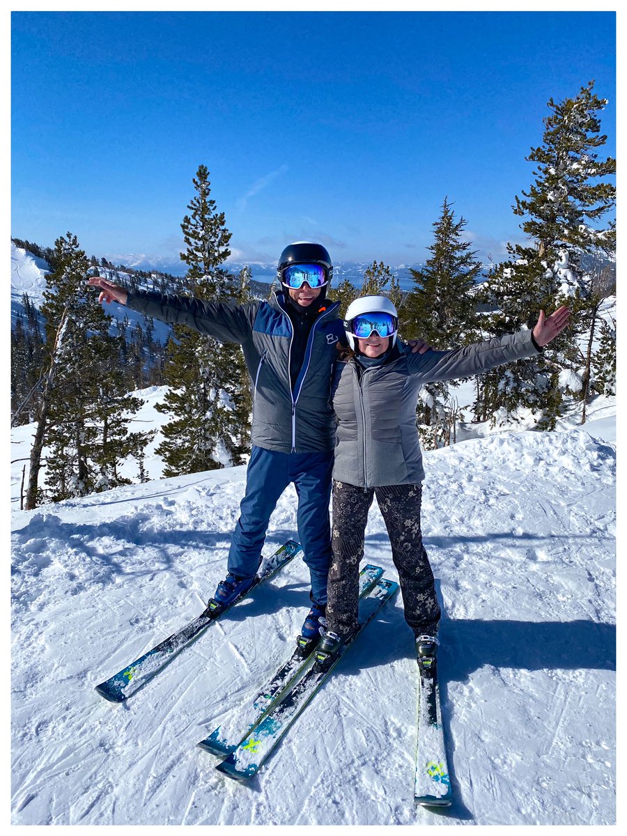 serenity67's tweet photo. Snuck in a fun day on the mountain before the next storm rolls in tomorrow. ⛷️❄️💚
*That huge cloud was NO JOKE when it rolled in & clung to the mountain - zero visibility = vertigo city. 😵
#FridayFeeling #SoMuchSnow #SkiFastHaveFun #MtRoseSkiTahoe https://t.co/c11BLUrou6