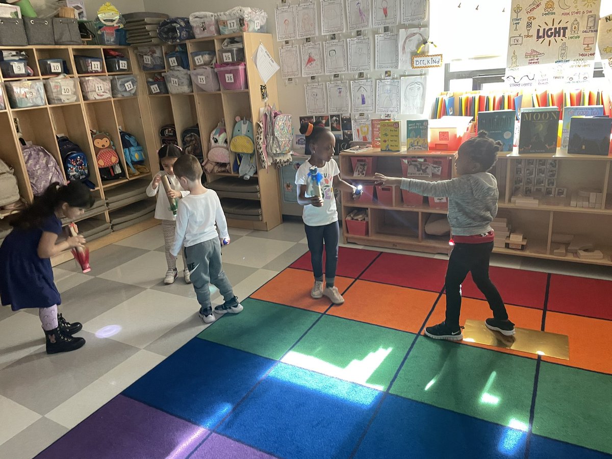 D31BeeHiveSI's tweet image. Today Site Coordinators participated in a #learningwalk at #Ebbitts and had the pleasure of observing #purposefulplay! Thank you Mrs. Perna and the #Ebbitts staff for showing us how #learning can be so much fun 🤗#purposefulplay @DrJoyAbrams @DrMarionWilson @CSD31SI @NYCSchools