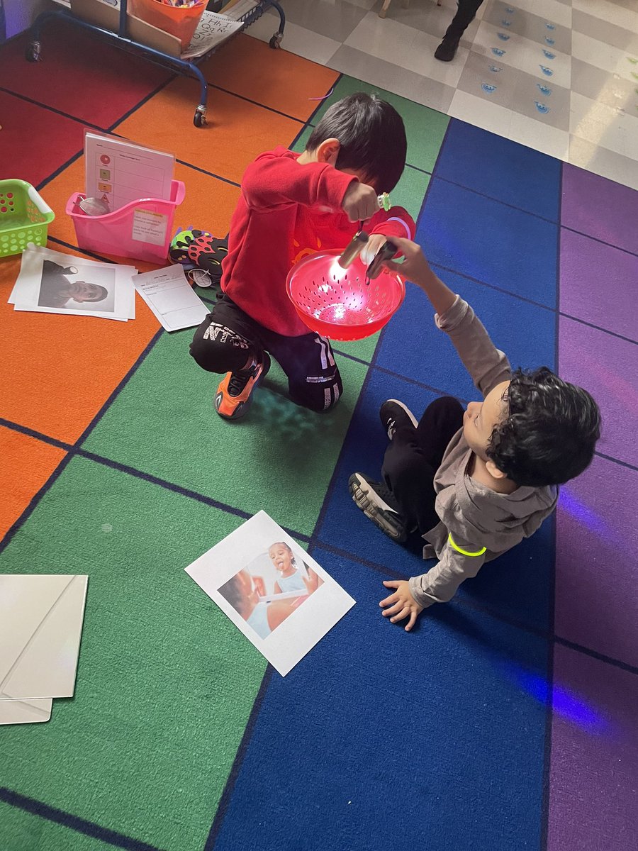 D31BeeHiveSI's tweet image. Today Site Coordinators participated in a #learningwalk at #Ebbitts and had the pleasure of observing #purposefulplay! Thank you Mrs. Perna and the #Ebbitts staff for showing us how #learning can be so much fun 🤗#purposefulplay @DrJoyAbrams @DrMarionWilson @CSD31SI @NYCSchools