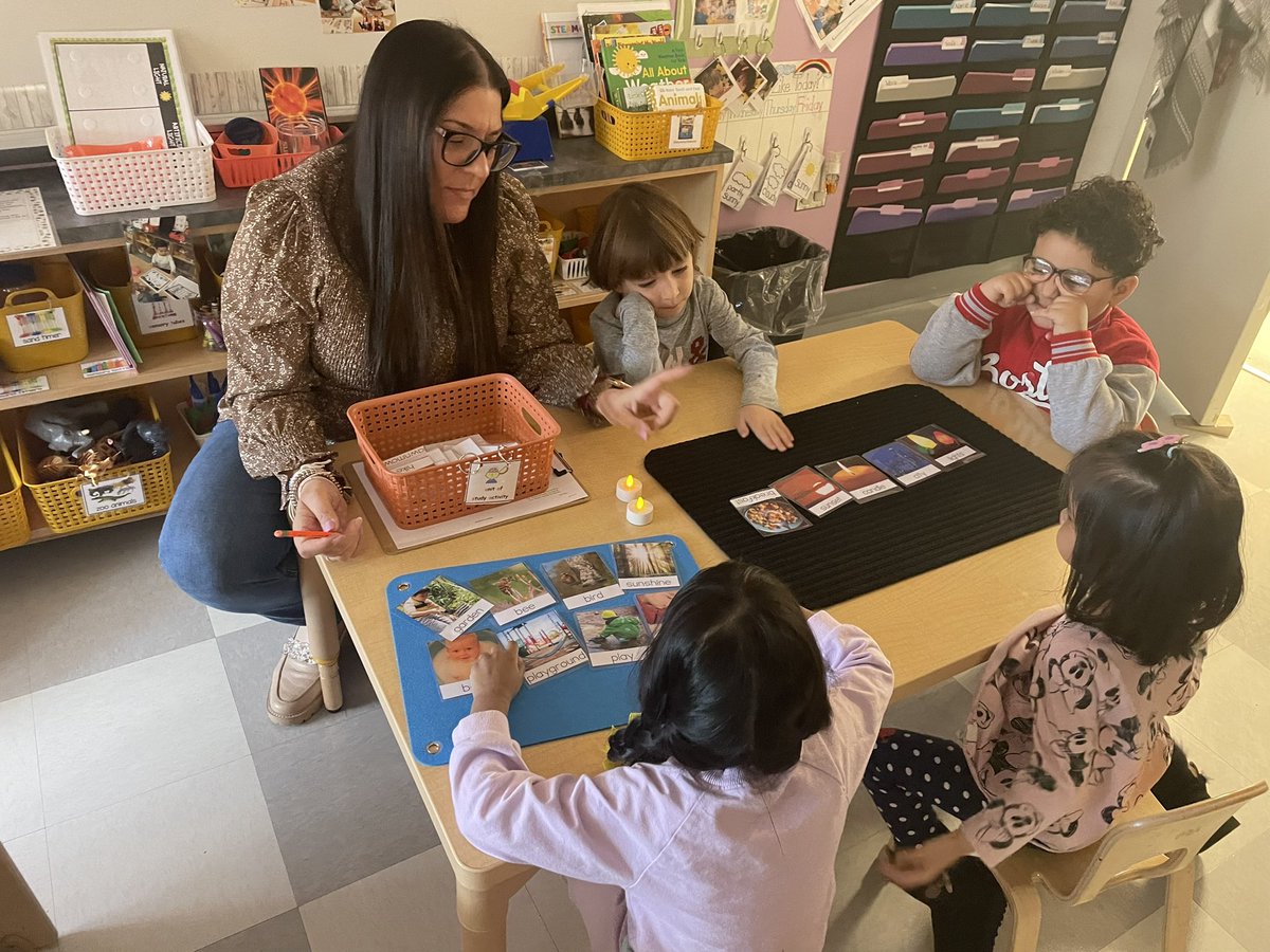 D31BeeHiveSI's tweet image. Today Site Coordinators participated in a #learningwalk at #Ebbitts and had the pleasure of observing #purposefulplay! Thank you Mrs. Perna and the #Ebbitts staff for showing us how #learning can be so much fun 🤗#purposefulplay @DrJoyAbrams @DrMarionWilson @CSD31SI @NYCSchools