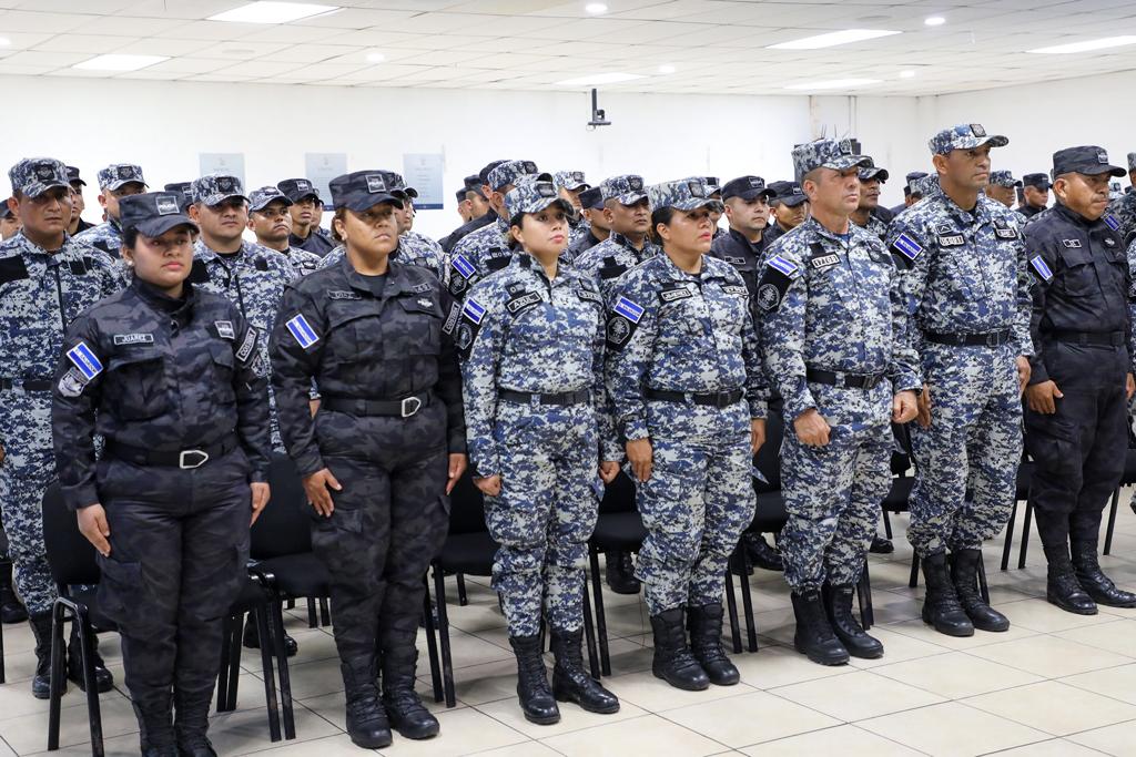 ANSPSV's tweet photo. 78 policías fueron capacitados en el curso para instructores sobre el Uso Táctico de la Fuerza y Sobrevivencia Policial, impartido por instructores @ITTAonline, con el propósito de brindar herramientas de autodefensa a los miembros de la @PNCSV. https://t.co/nMYs19wUkH